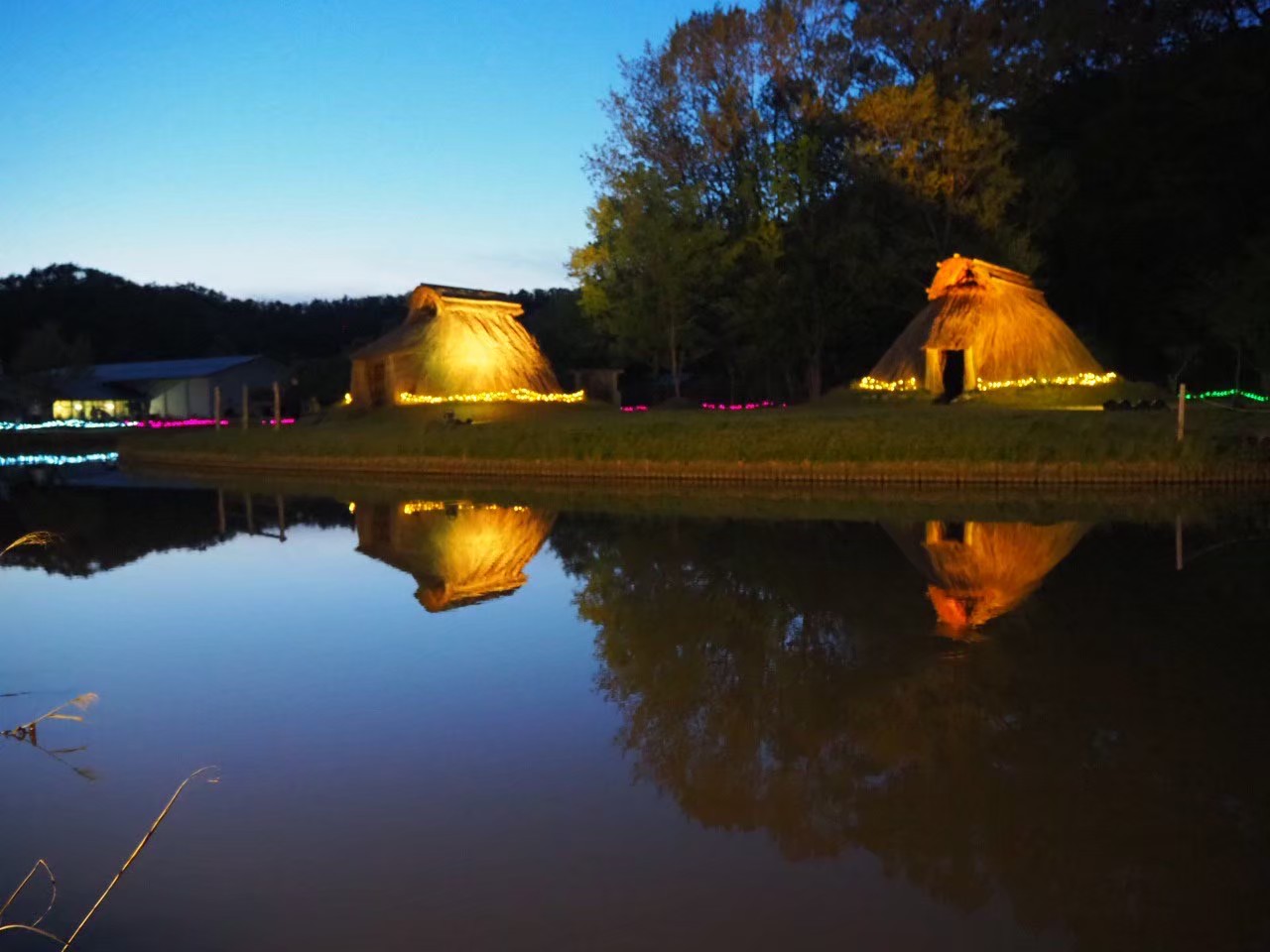 復元住居ライトアップ