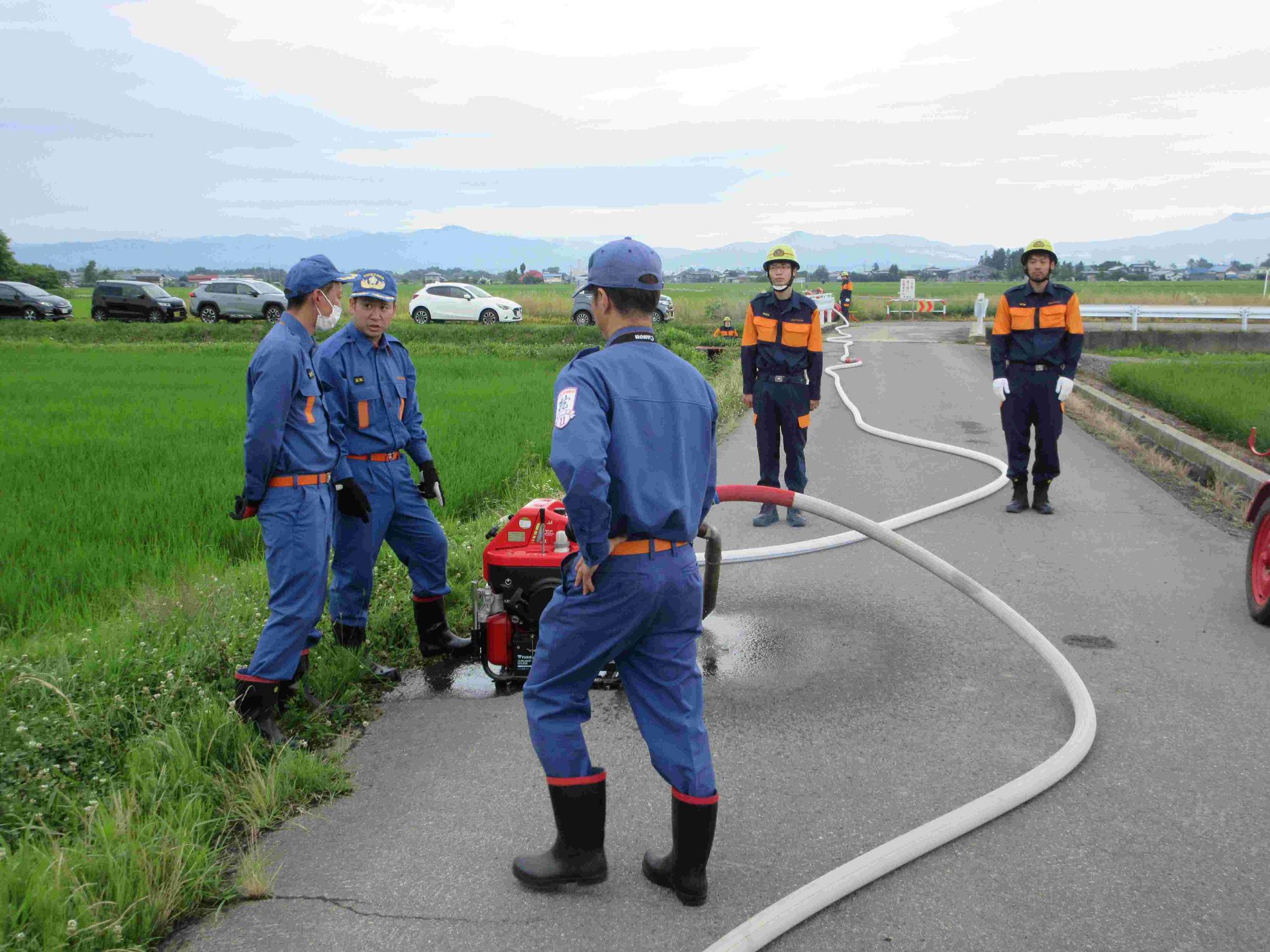 小其塚部落と矢野目地区の継ポンプ訓練03
