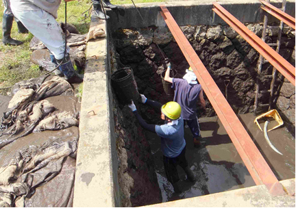 貯水池の泥上げ03