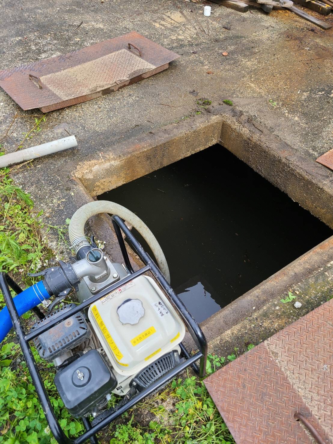 防火水槽泥上げ01