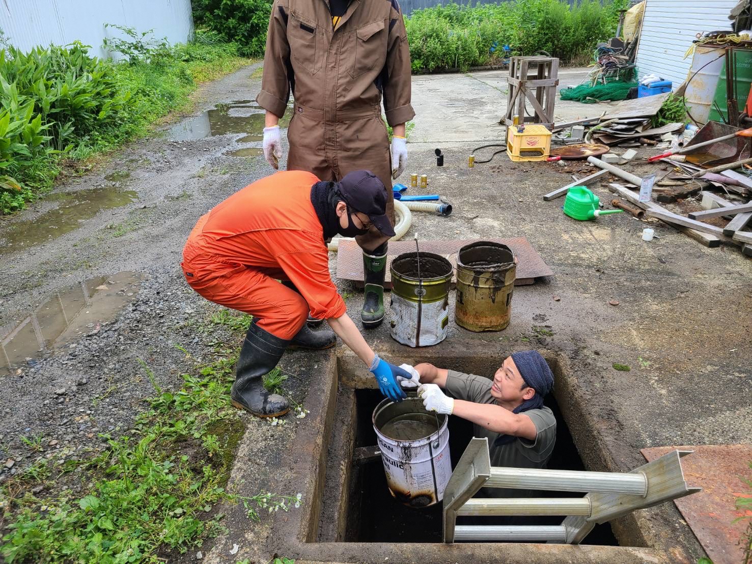 防火水槽泥上げ03