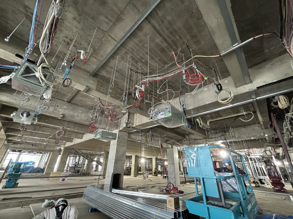 1階ダクト配管工事2