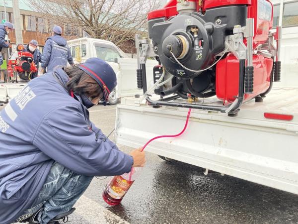 ポンプへの不凍液入れ04