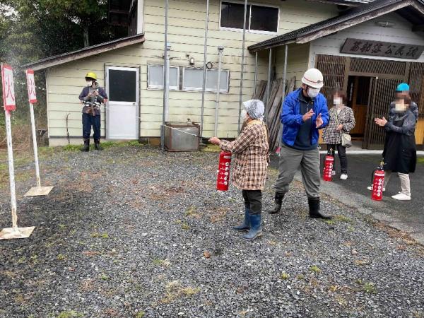 筋集落 地区民との消火訓練01
