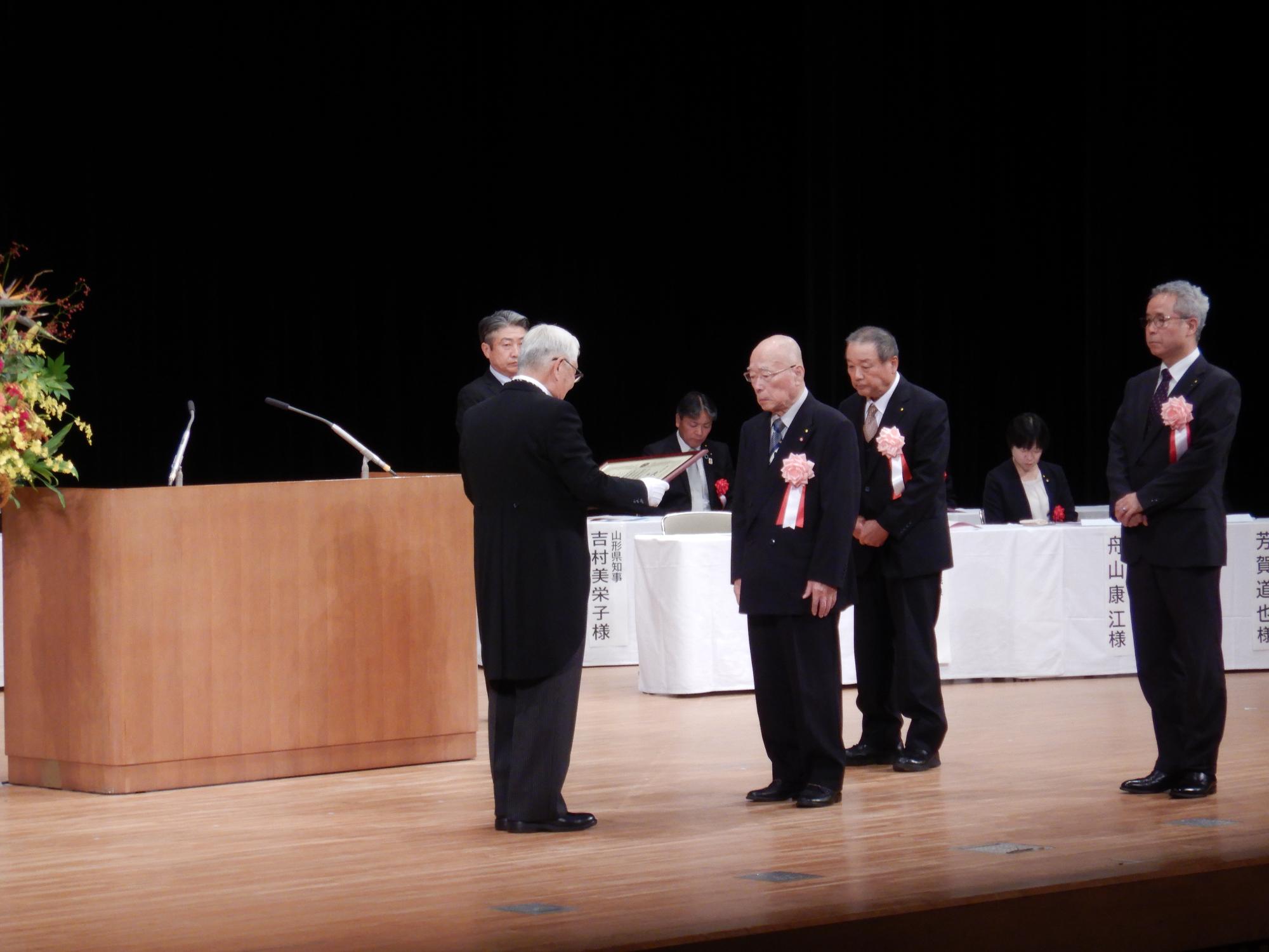 島津仁道さん自治功労表彰